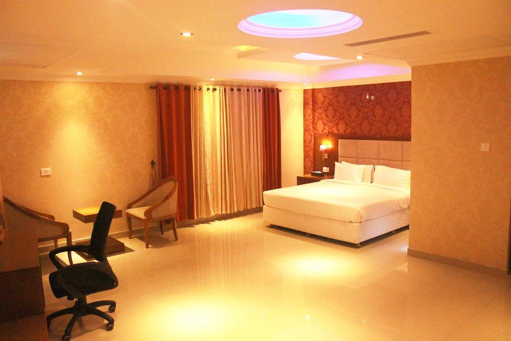 Hotel Sea Palace Коллам Номер фото